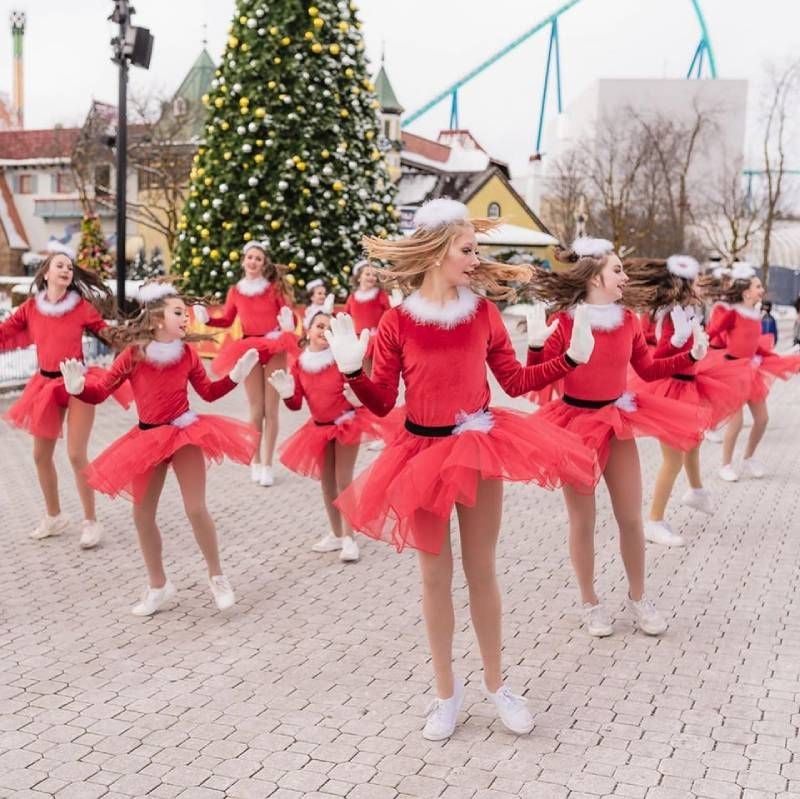 Theatre Dance Academy performs at Canada's Wonderland Theatre Dance Academy performs at Canada's Wonderland